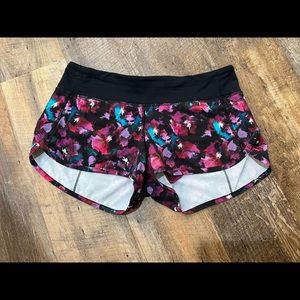 🍋Lululemon Speed Up Low-Rise Lined Short 2.5" Size 4